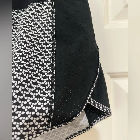 Lululemon Athletica Real Quick Shorts Black & White Size 2 EUC